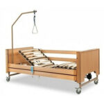 Letto deg. elet. legno haydn g4 c/sponde, solleva malati e ruote