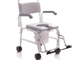 Sedia per doccia strutt. allum. an. c/ruote, braccioli e pedane ribalt.